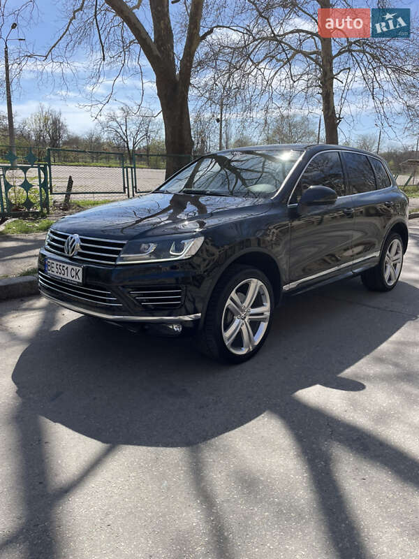 Внедорожник / Кроссовер Volkswagen Touareg 2015 в Николаеве