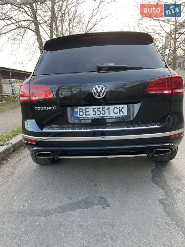 Внедорожник / Кроссовер Volkswagen Touareg 2015 в Николаеве