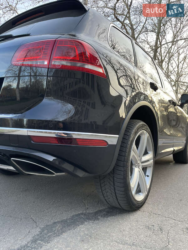 Внедорожник / Кроссовер Volkswagen Touareg 2015 в Николаеве
