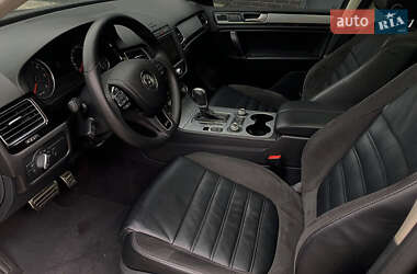 Внедорожник / Кроссовер Volkswagen Touareg 2017 в 