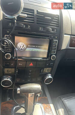 Внедорожник / Кроссовер Volkswagen Touareg 2010 в 