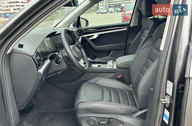 Внедорожник / Кроссовер Volkswagen Touareg 2022 в 
