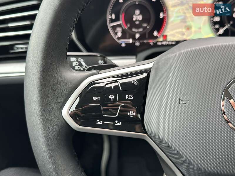 Позашляховик / Кросовер Volkswagen Touareg 2022 в Києві