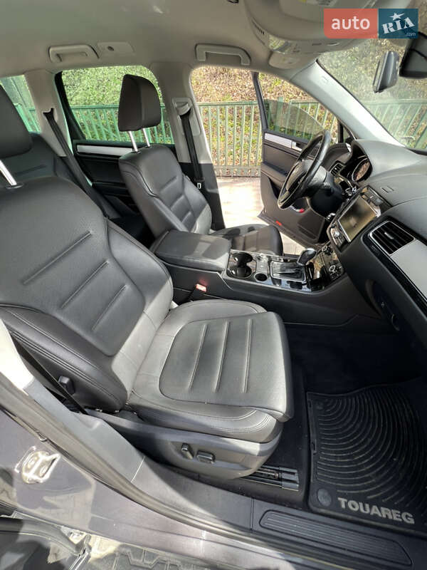 Внедорожник / Кроссовер Volkswagen Touareg 2012 в Тернополе