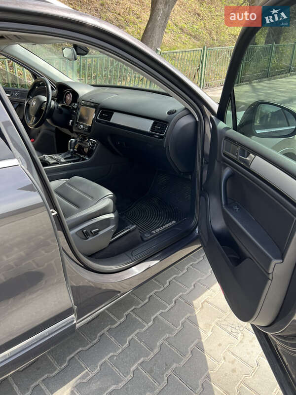 Внедорожник / Кроссовер Volkswagen Touareg 2012 в Тернополе