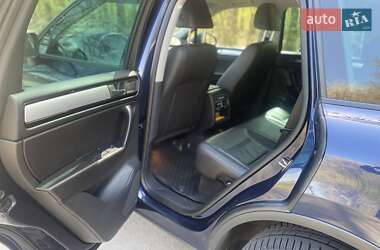 Позашляховик / Кросовер Volkswagen Touareg 2013 в 
