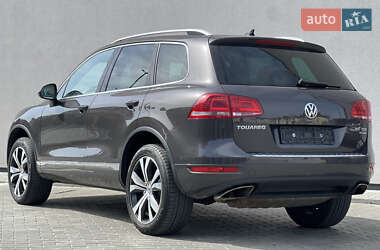 Внедорожник / Кроссовер Volkswagen Touareg 2012 в 