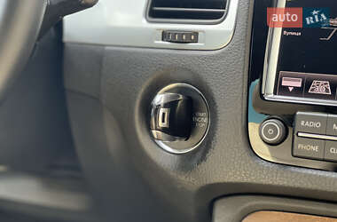 Внедорожник / Кроссовер Volkswagen Touareg 2012 в 