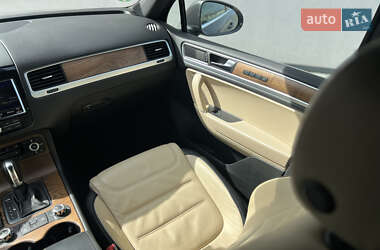 Внедорожник / Кроссовер Volkswagen Touareg 2012 в 
