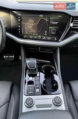 Внедорожник / Кроссовер Volkswagen Touareg 2021 в 