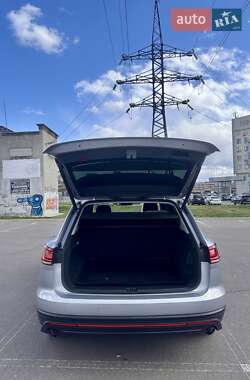 Внедорожник / Кроссовер Volkswagen Touareg 2021 в 