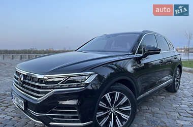 Внедорожник / Кроссовер Volkswagen Touareg 2018 в 