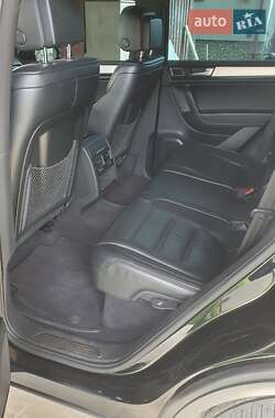 Внедорожник / Кроссовер Volkswagen Touareg 2011 в 