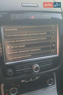 Внедорожник / Кроссовер Volkswagen Touareg 2011 в 