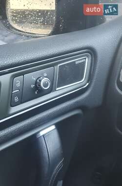 Внедорожник / Кроссовер Volkswagen Touareg 2011 в 