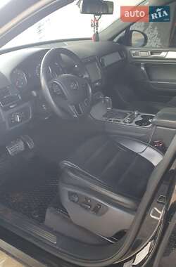 Внедорожник / Кроссовер Volkswagen Touareg 2011 в 