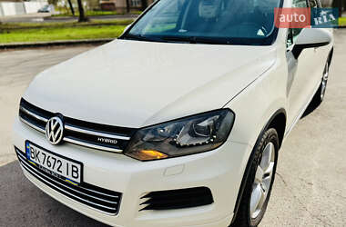 Позашляховик / Кросовер Volkswagen Touareg 2012 в Рівному