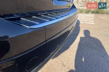 Внедорожник / Кроссовер Volkswagen Touareg 2012 в 