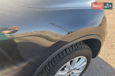 Внедорожник / Кроссовер Volkswagen Touareg 2012 в 