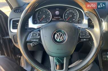 Внедорожник / Кроссовер Volkswagen Touareg 2012 в 