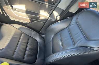 Внедорожник / Кроссовер Volkswagen Touareg 2012 в 