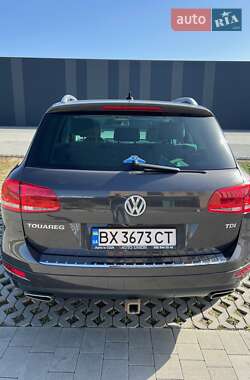 Позашляховик / Кросовер Volkswagen Touareg 2011 в 