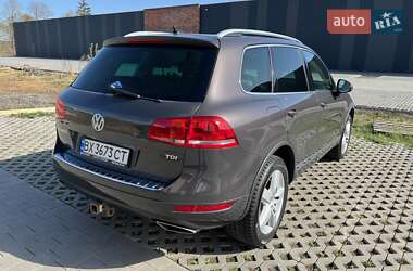 Позашляховик / Кросовер Volkswagen Touareg 2011 в 