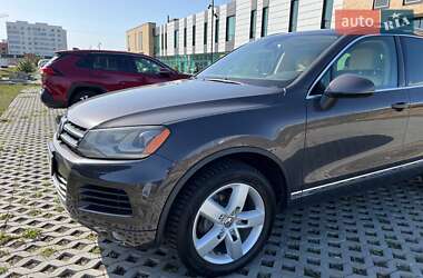 Позашляховик / Кросовер Volkswagen Touareg 2011 в 
