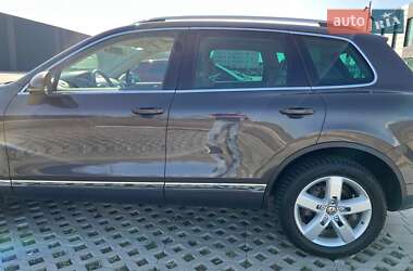 Позашляховик / Кросовер Volkswagen Touareg 2011 в 