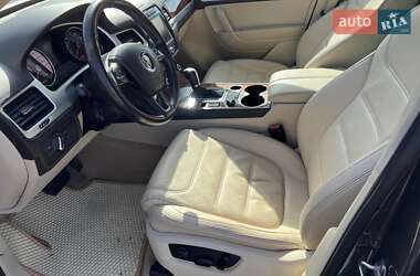 Позашляховик / Кросовер Volkswagen Touareg 2011 в 