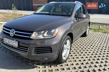 Позашляховик / Кросовер Volkswagen Touareg 2011 в 