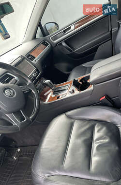 Внедорожник / Кроссовер Volkswagen Touareg 2011 в 