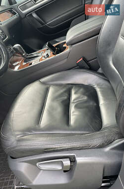 Внедорожник / Кроссовер Volkswagen Touareg 2011 в 