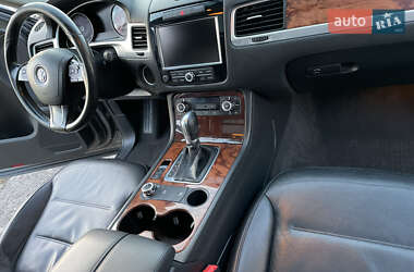 Внедорожник / Кроссовер Volkswagen Touareg 2011 в 