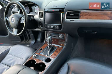 Внедорожник / Кроссовер Volkswagen Touareg 2011 в 