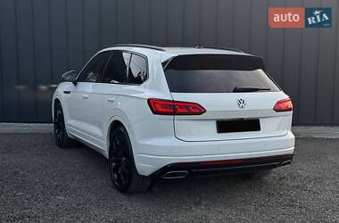 Внедорожник / Кроссовер Volkswagen Touareg 2018 в 