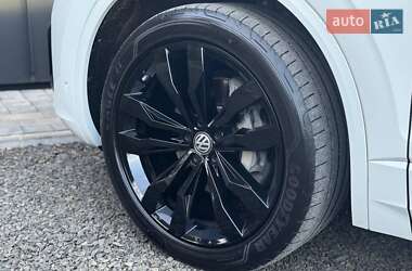 Внедорожник / Кроссовер Volkswagen Touareg 2018 в 