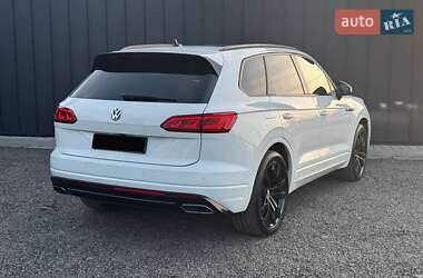 Внедорожник / Кроссовер Volkswagen Touareg 2018 в 