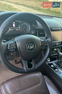 Внедорожник / Кроссовер Volkswagen Touareg 2012 в 