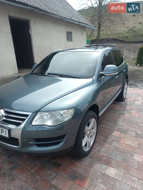 Внедорожник / Кроссовер Volkswagen Touareg 2008 в Золочеве