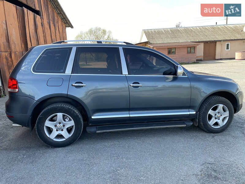 Позашляховик / Кросовер Volkswagen Touareg 2004 в 