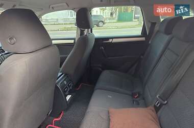Внедорожник / Кроссовер Volkswagen Touareg 2012 в 