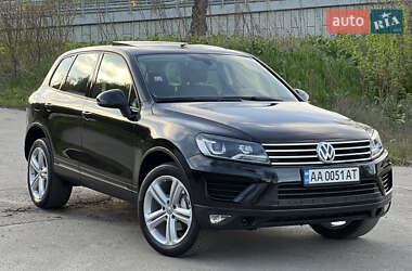 Позашляховик / Кросовер Volkswagen Touareg 2015 в Києві