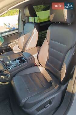 Внедорожник / Кроссовер Volkswagen Touareg 2013 в 