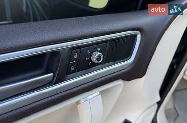 Внедорожник / Кроссовер Volkswagen Touareg 2016 в 