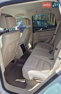 Позашляховик / Кросовер Volkswagen Touareg 2017 в 