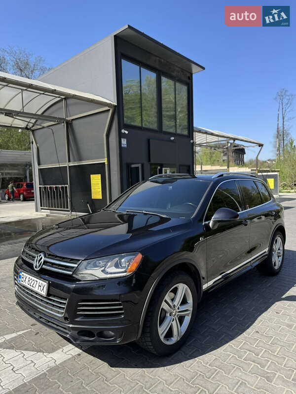 Внедорожник / Кроссовер Volkswagen Touareg 2014 в Киеве