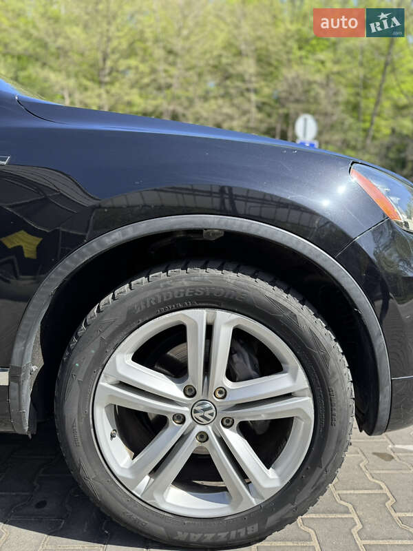 Внедорожник / Кроссовер Volkswagen Touareg 2014 в Киеве