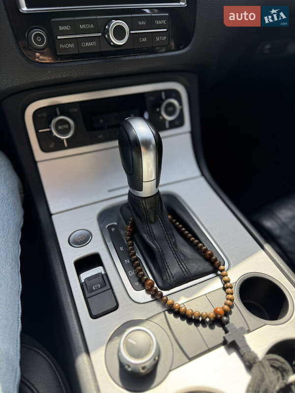 Внедорожник / Кроссовер Volkswagen Touareg 2014 в Киеве