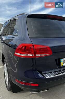 Внедорожник / Кроссовер Volkswagen Touareg 2012 в 